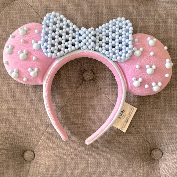 Lavender and blue Minnie Mouse ear with beaded details - Picture 1 of 4